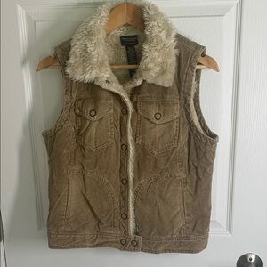 American Eagle tan corduroy and faux fur puffer vest with snaps size medium